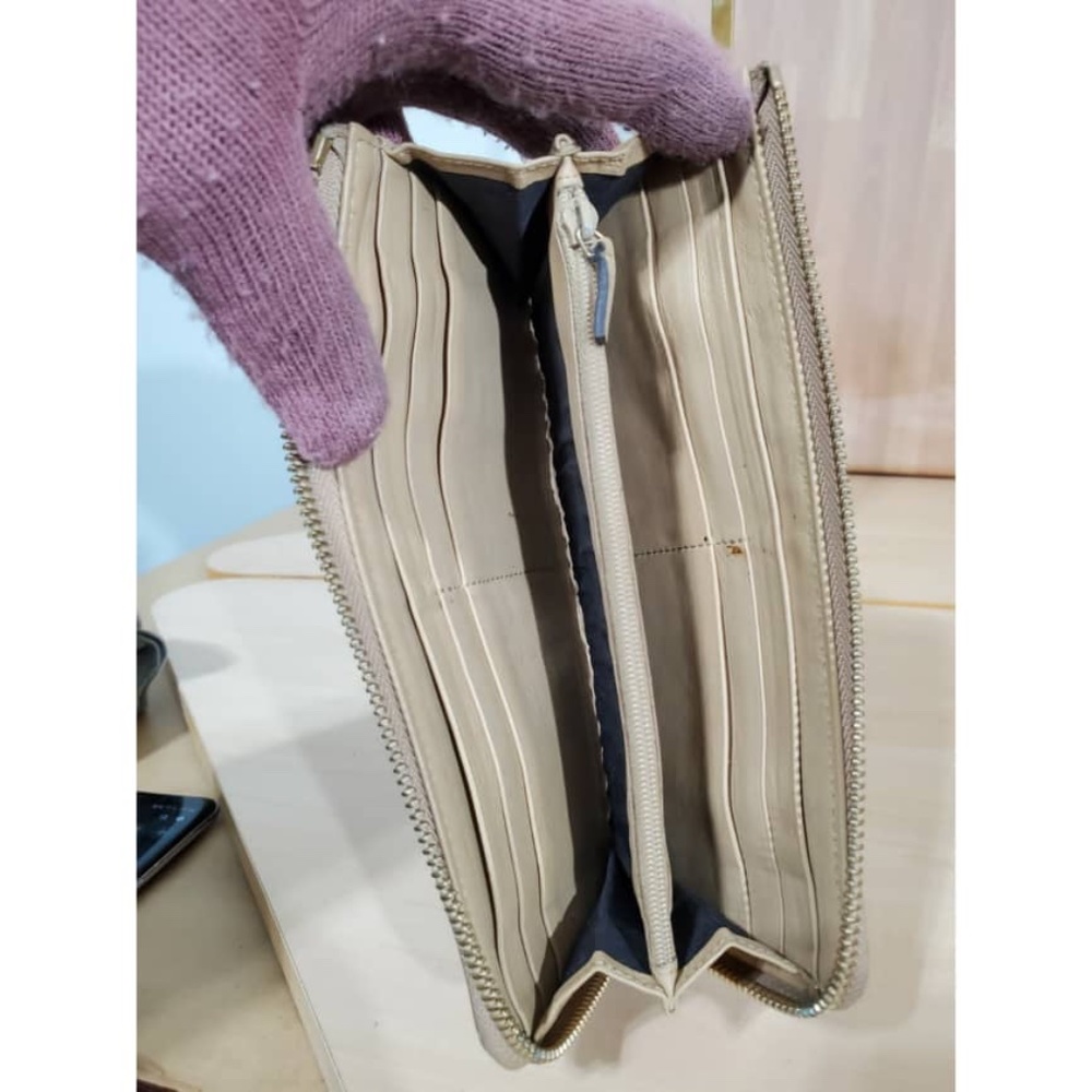 Authentic GUCCI Calfskin Monogram Zip Around Wallet Tan - Picture 8 of 8